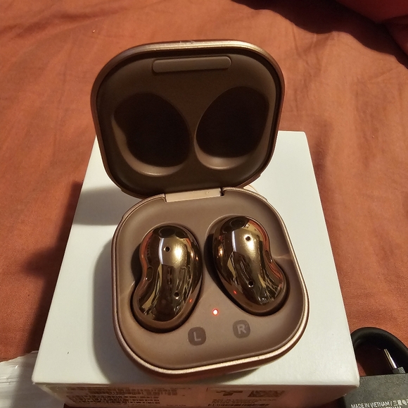 Samsung Galaxy Buds Live (Gold) - Picture 3 of 8